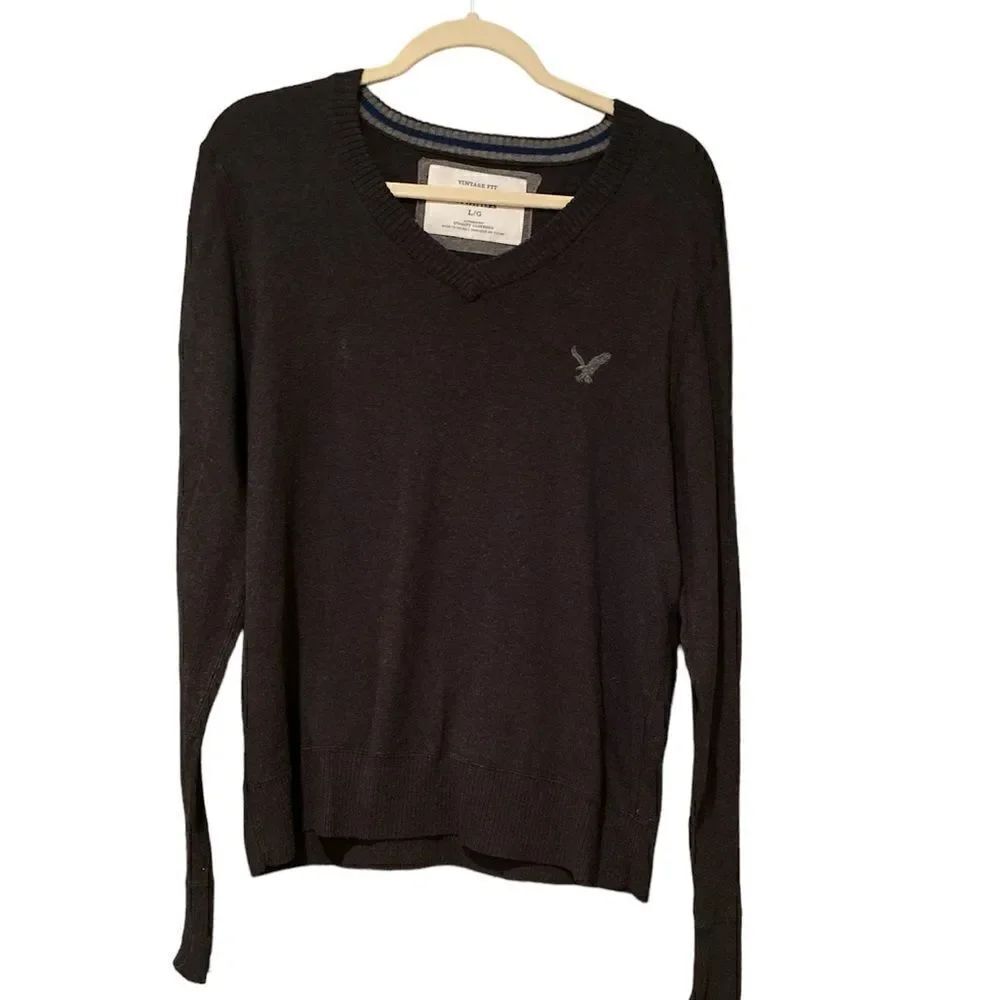 American Eagle Grey Sweater Pullover V Neck Size Large Front Logo
